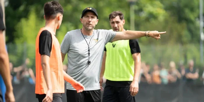 Eusebio Di Francesco Kesal dengan Pertahanan Venezia